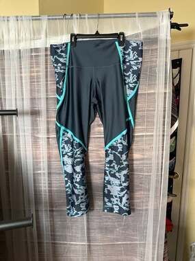 Under Armour HeatGear Edgelit Printed Compression Crop Leggings 2XL